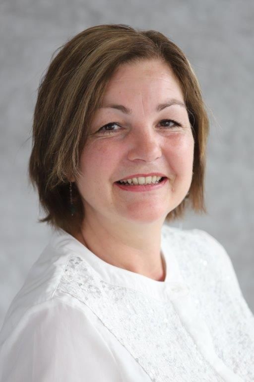 Frau Karin Dix-Giner